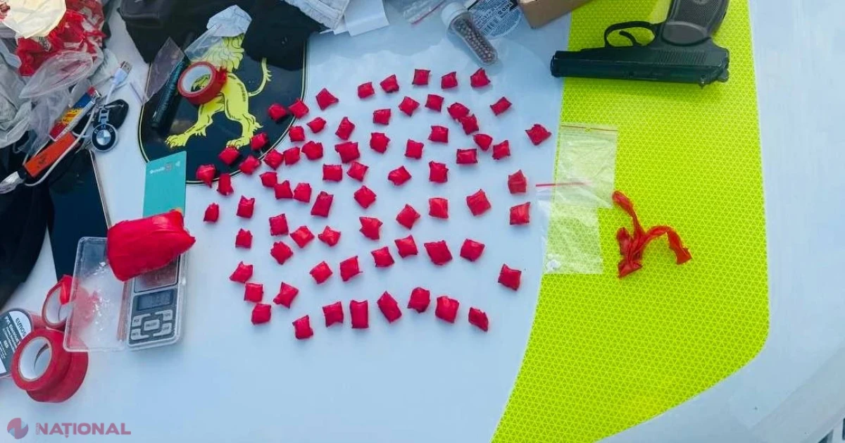 Un tânăr de 19 ani, reținut la Călărași cu aproximativ 150 de grame de substanță presupus narcotică și o armă pneumatică