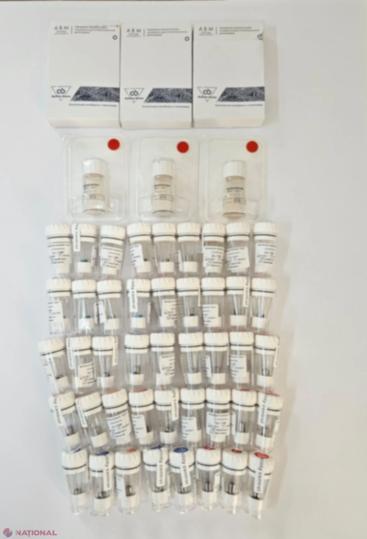 Două tentative de transport ilicit al unor produse medicale, dejucate la Aeroportul Internațional Chișinău
