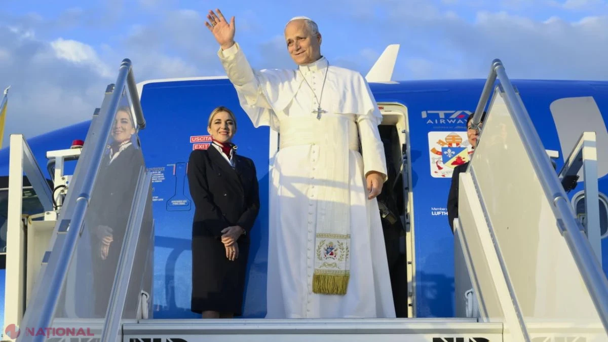 Papa Leon al XIV-lea, primit de Emmanuel Macron la Paris, în prima sa vizită oficială în Franța după 18 ani