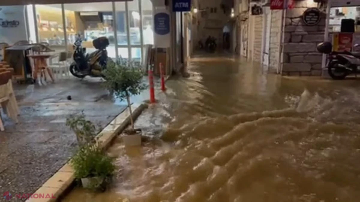 Furtună puternică pe insula Skiathos: străzile au fost inundate, iar apa a luat mesele și scaunele din restaurante - VIDEO