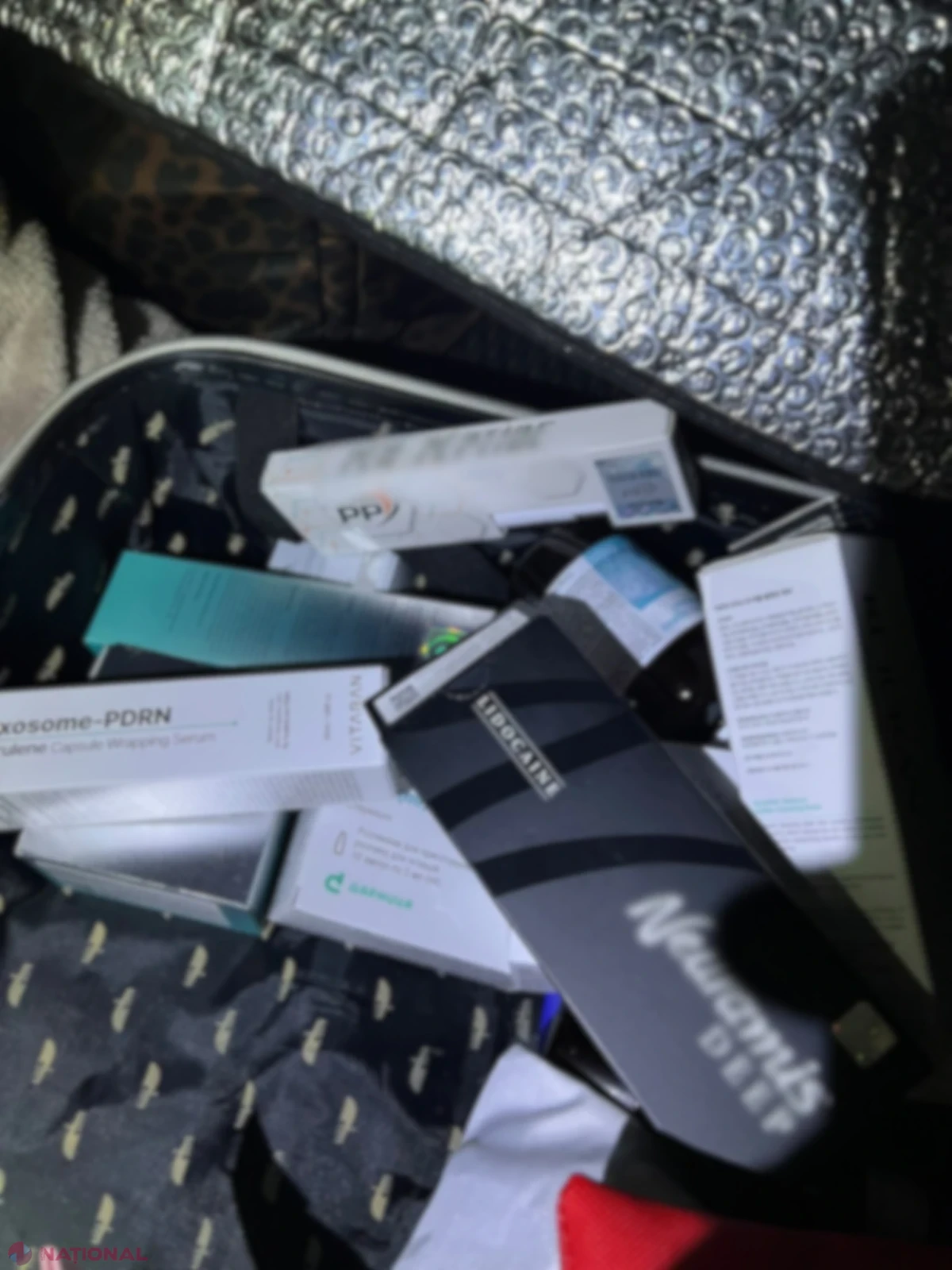 Tutun și preparate cosmetologice injectabile, depistate în bagajele unor călători la vama Tudora
