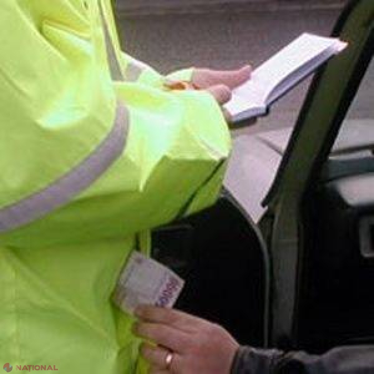 Un polițist din Florești a cerut mită pentru a înceta un dosar penal