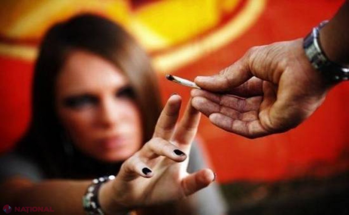 Două tinere din Chișinău zăceau DEZBRĂCATE pe iarbă în toiul zilei
