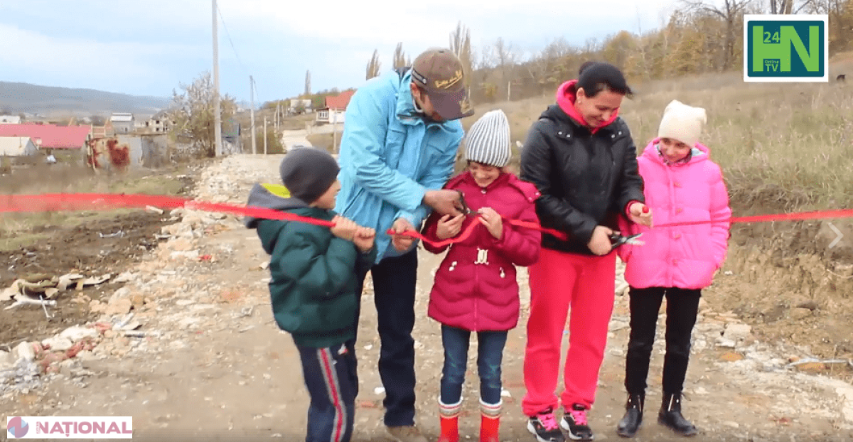 VIDEO // Gospodari cu INIȚIATIVĂ. Au construit un drum pe banii proprii, iar apoi au INAUGURAT strada Nistru din Hâncești. Câți bani au cheltuit pe drum