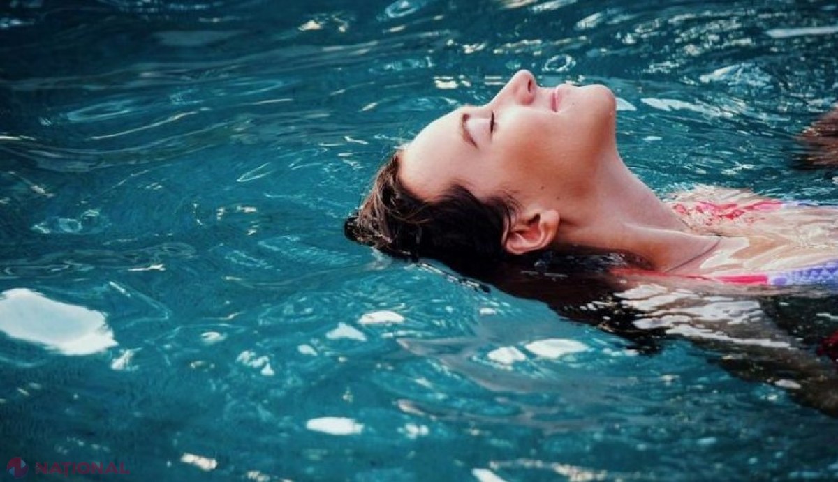 Ce spun specialiştii despre răspândirea COVID-19 prin apă. Este scăldatul în piscină sau mare un pericol?