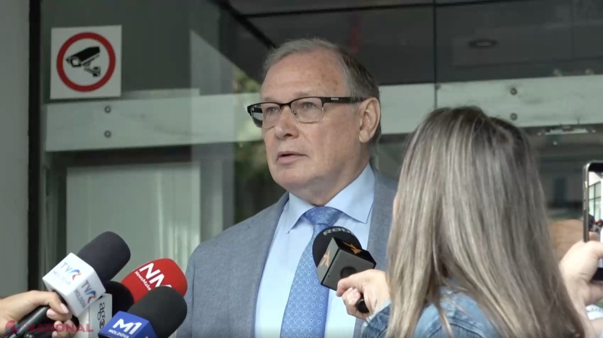 VIDEO // Ozerov îi are de PROȘTI pe moldoveni? După ce a venit la MAE cu asistent să-i îmbrace sacoul, emisarul lui Putin pretinde că oamenii din Copanca „n-au auzit nicio explozie”: „Dronă este, dar crater nu-i!”
