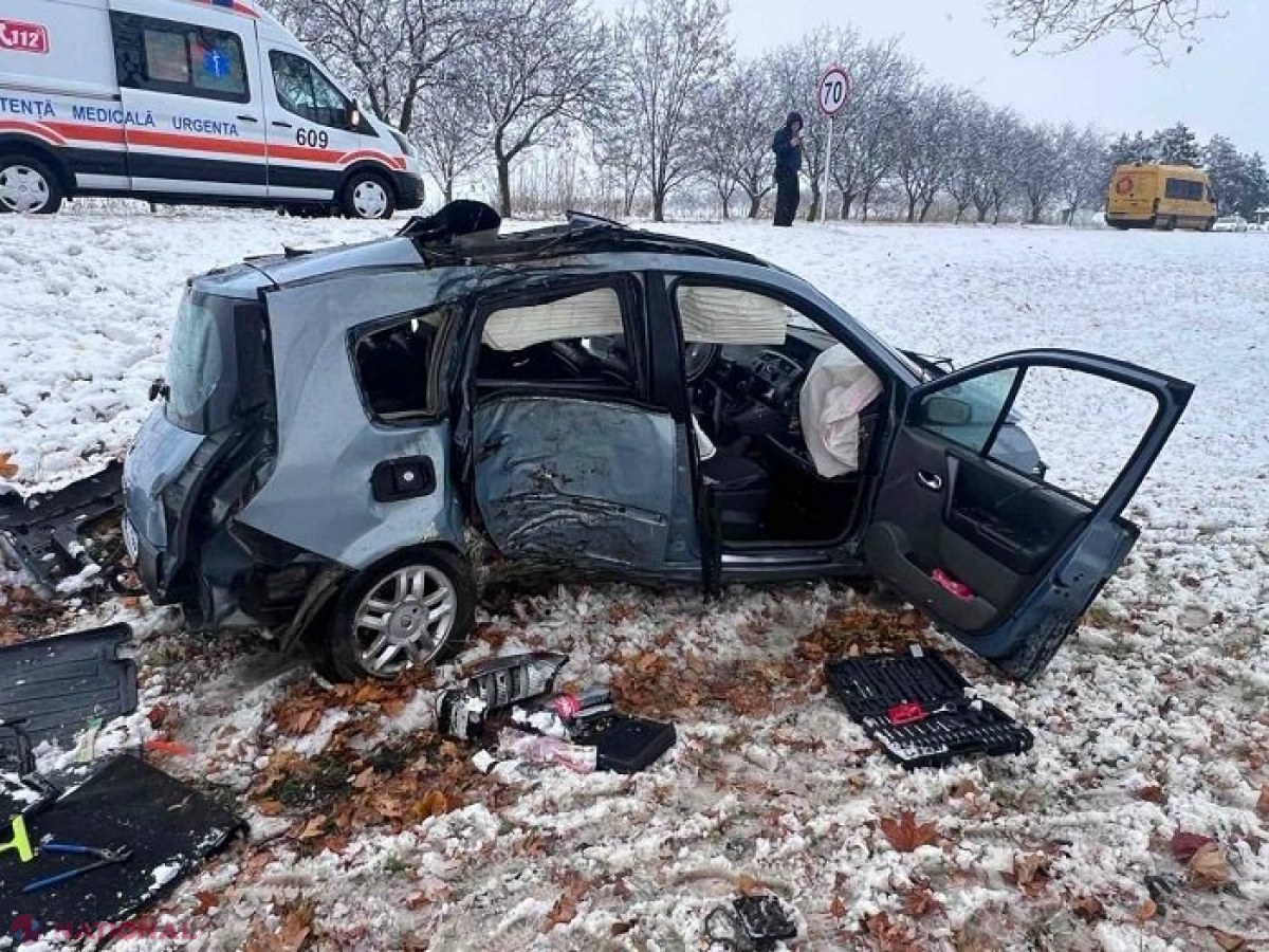 PRIMA NINSOARE // Încă două accidente pe drumurile din R. Moldova: Două mașini au derapat de pe traseu și s-au tamponat în copaci, iar trei persoane au ajuns la spital