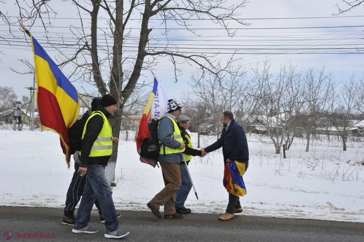 GEST // Steagul Unirii a trecut Prutul, fiind adus de doi nevăzători
