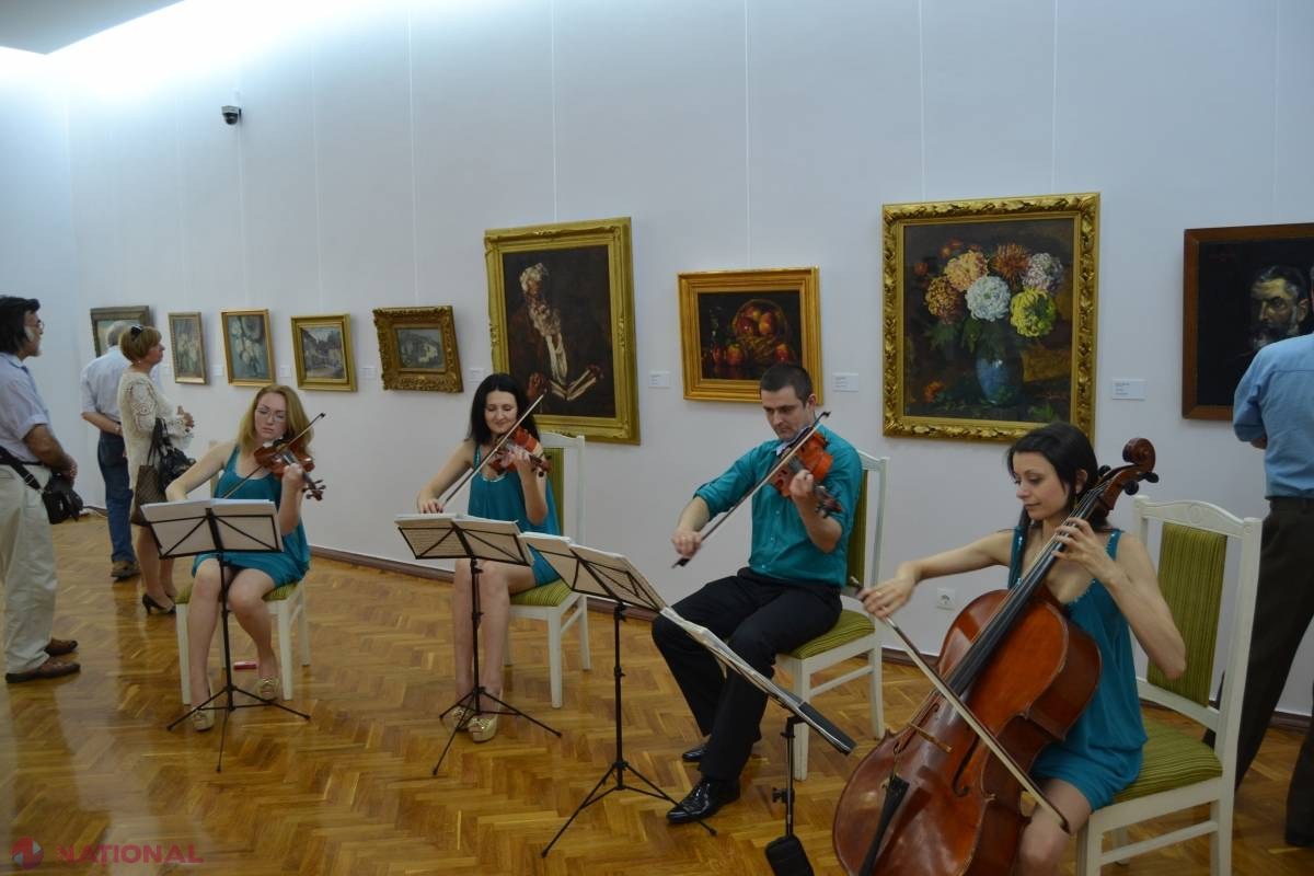 Picturile a 25 de artiști din România, reunite într-o expoziție la Chișinău