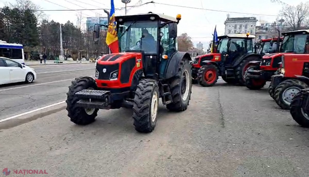 VIDEO // Fermierii PĂRĂSESC Chișinăul, dar analizează posibilitatea BLOCĂRII tuturor drumurilor din republică, precum și a Portului Internațional Giurgiulești. „Noi trebuia să punem astăzi mâna pe furci și să-i luăm la fugărit din fotoliile lor”