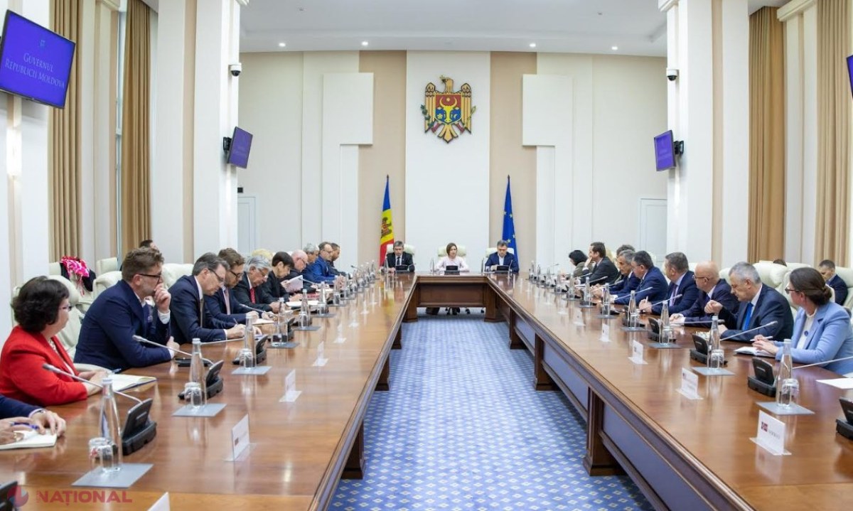 Ambasadorii statelor UE și reprezentanții partenerilor de dezvoltare, ședință la Guvern cu președinta Maia Sandu, spicherul Igor Grosu și premierul Dorin Recean: „Muncim pentru ca R. Moldova să devină membru al UE nu peste 10 sau 20 de ani, ci în 4”