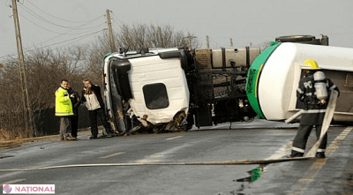 Un autocamion plin cu ulei s-a răsturnat pe șoseaua Balcani