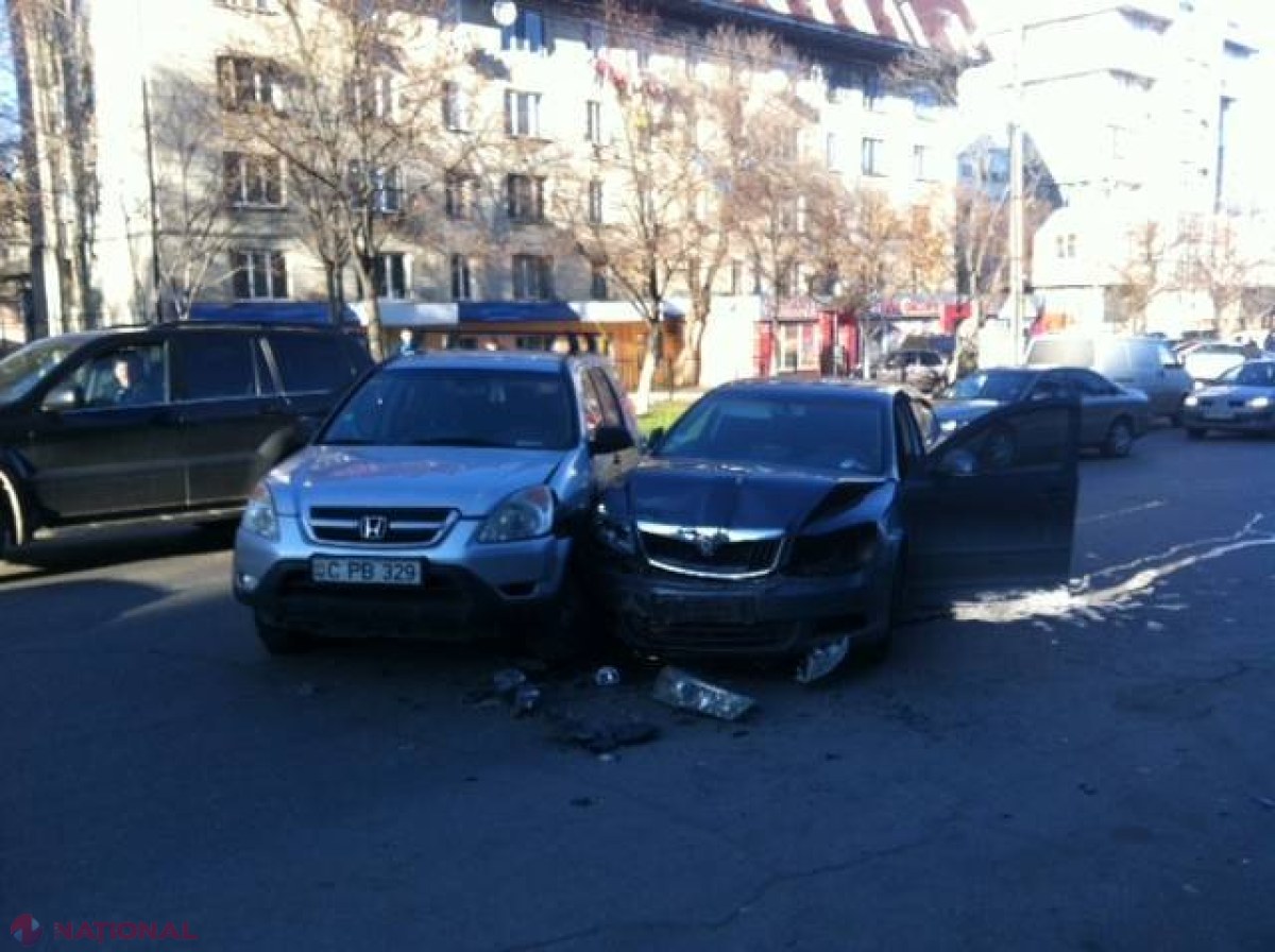 Foto // Accident pe strada Pușkin din capitală! O persoană a ajuns la spital