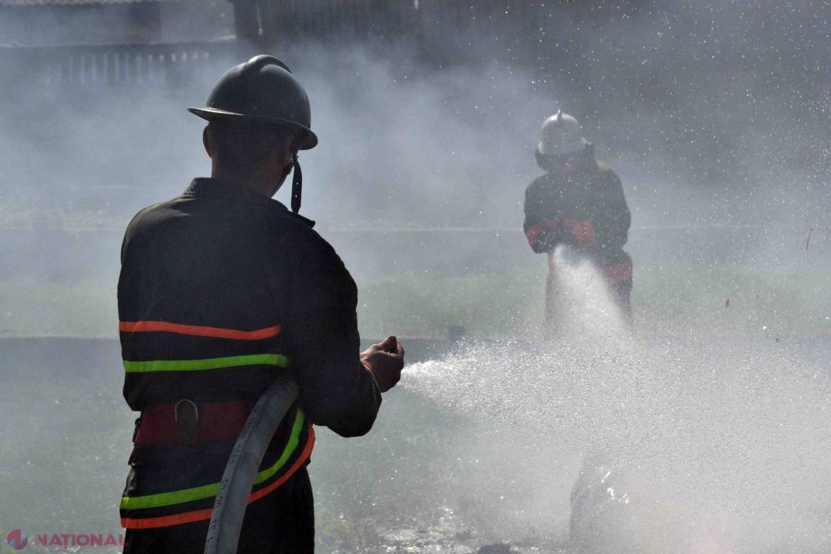 Incendiu de proporții în Chișinău! 100 de pompieri luptă cu flăcările!