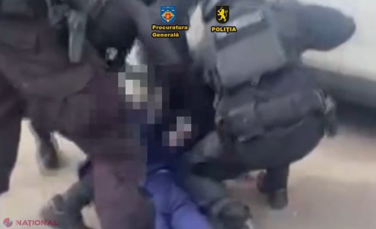 VIDEO // Recidivist periculos, înrolat anterior în structurile paramilitare din Siria, reținut la Chișinău într-un dosar de ȘANTAJ. Bărbatul cu „epoleți” a terorizat o femei de 42 de ani cu publicare unor imagini intime