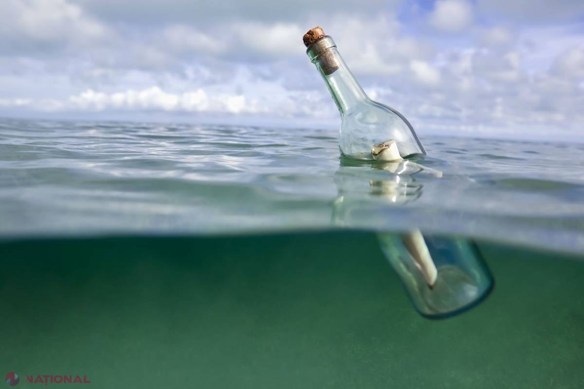 În timp ce se plimba pe plajă, o femeie a găsit o STICLĂ aparent ciudată. Crezând că este alcool, soţul a deschis-o. Adevărata surpriză a venit din interiorul ei: „Conţinutul este UIMITOR”