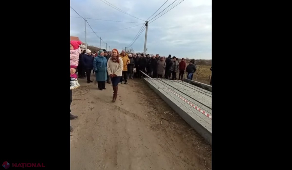 VIDEO // Unii locuitori din Copanca vor să rămână pe ÎNTUNERIC. Aceștia au blocat lucrările de instalare a pilonilor de electricitate, pentru ca localitatea să fie conectată la „Premier Energy”: „Руки прочь! Noi nu vrem lumină, nu am cerut ajutor”