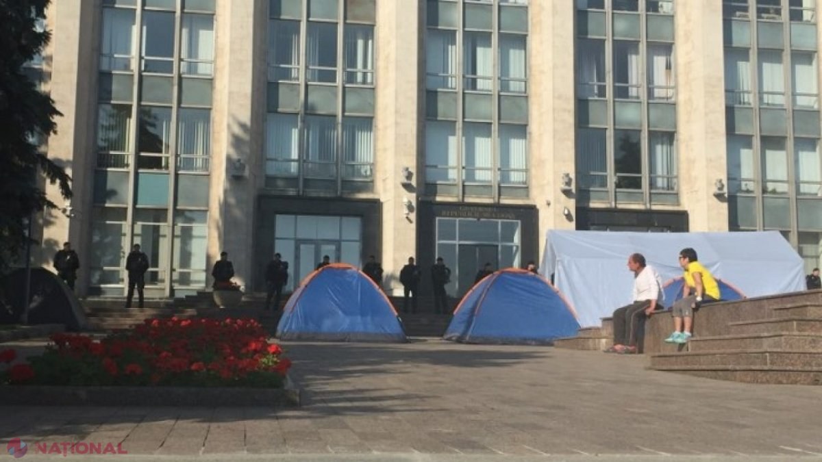 Ce spune Candu despre FORTIFICAREA pazei unor instituții de stat: „Nu vrem să apară pe străzi „OMULEȚII VERZI”. Nu ați văzut experiența Ucrainei?”