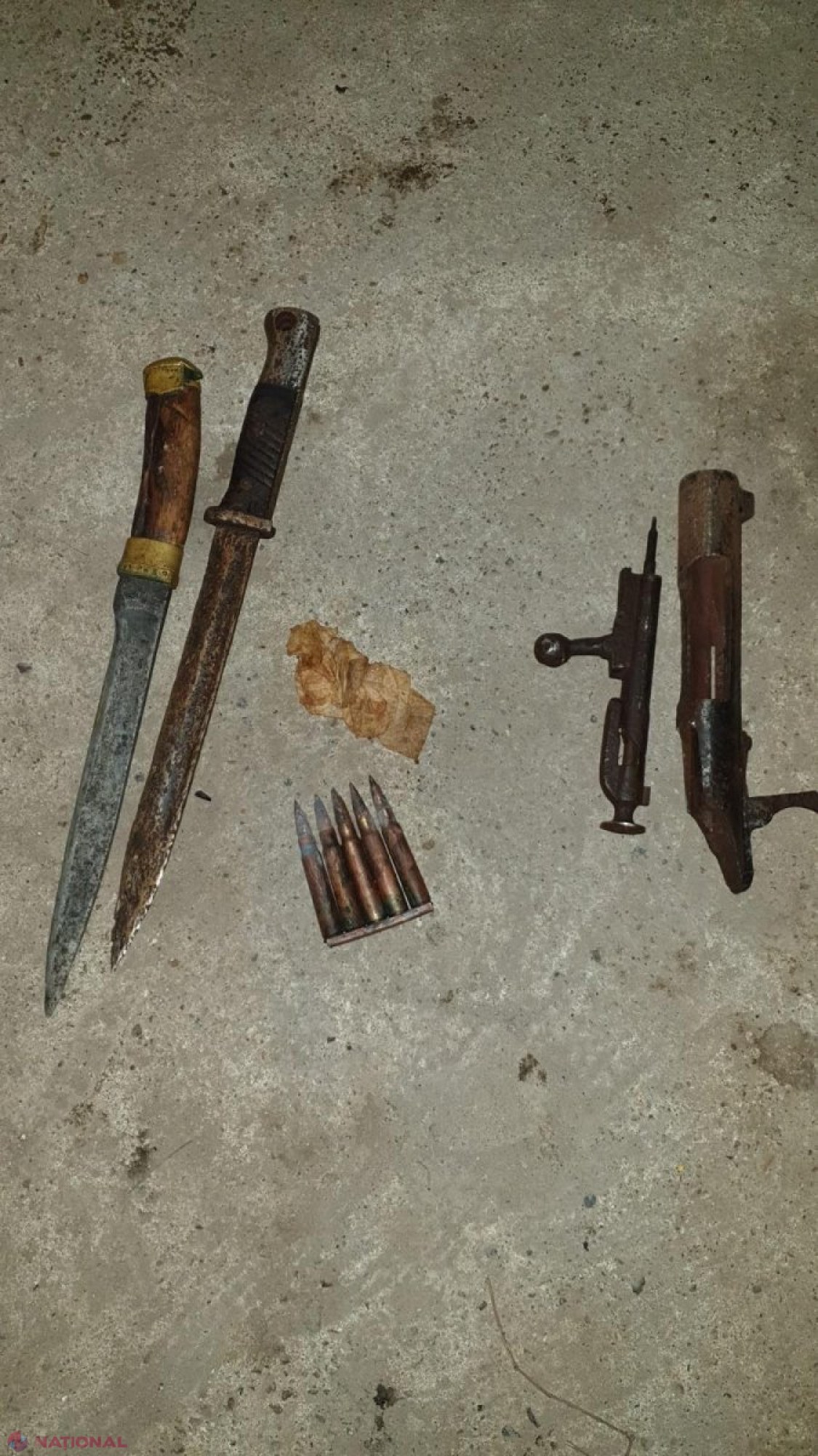 Grenade FUMIGENE la Edineț: Un bărbat din localitate a primit un COLET suspect din Ucraina, iar SIS a intervenit de urgență