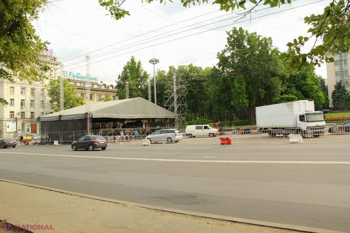 Foto // Cum încearcă primăria să împiedice concertul din PMAN. Instalarea scenei e în TOI