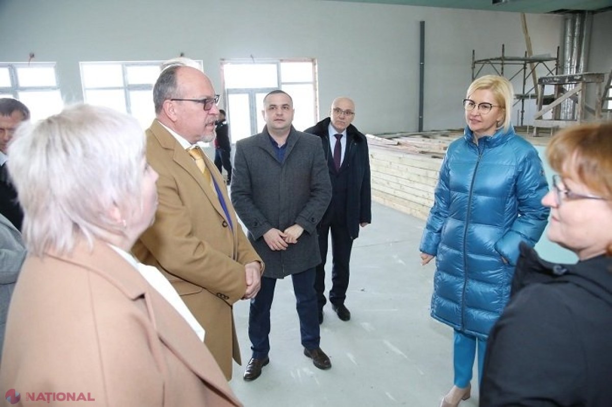 Ambasadorul României a inspectat lucrările de construcție a noului bloc de la singurul liceu cu predare în limba română din Comrat și a donat tablete copiilor nevoiași din Găgăuzia: „România a fost întotdeauna aproape de cetățenii R. Moldova”