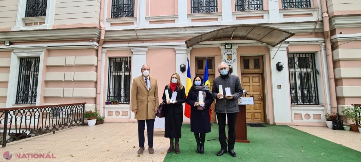 FOTO // Președintele României a oferit Medalia Aniversară „Centenarul Marii Uniri” unor instituții culturale din R. Moldova: „Limba și cultura unui popor sunt elemente definitorii, esențiale ale fibrei sale identitare”