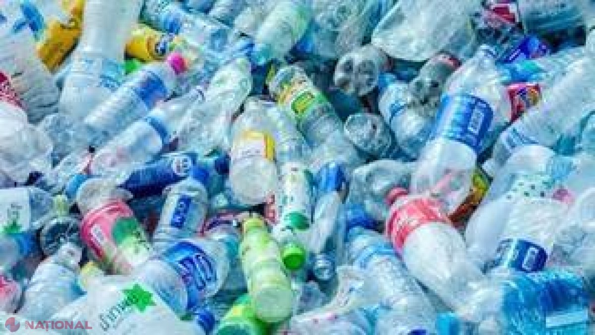 VIDEO // Au reuşit să TRANSFORME plasticul în petrol 