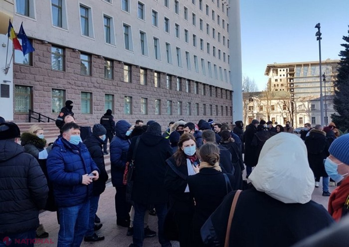 UPDATE // PROTEST: Avocații vor putea fi percheziţionaţi fără acordul Uniunii Avocaților în cazul infracţiunilor de CORUPȚIE 