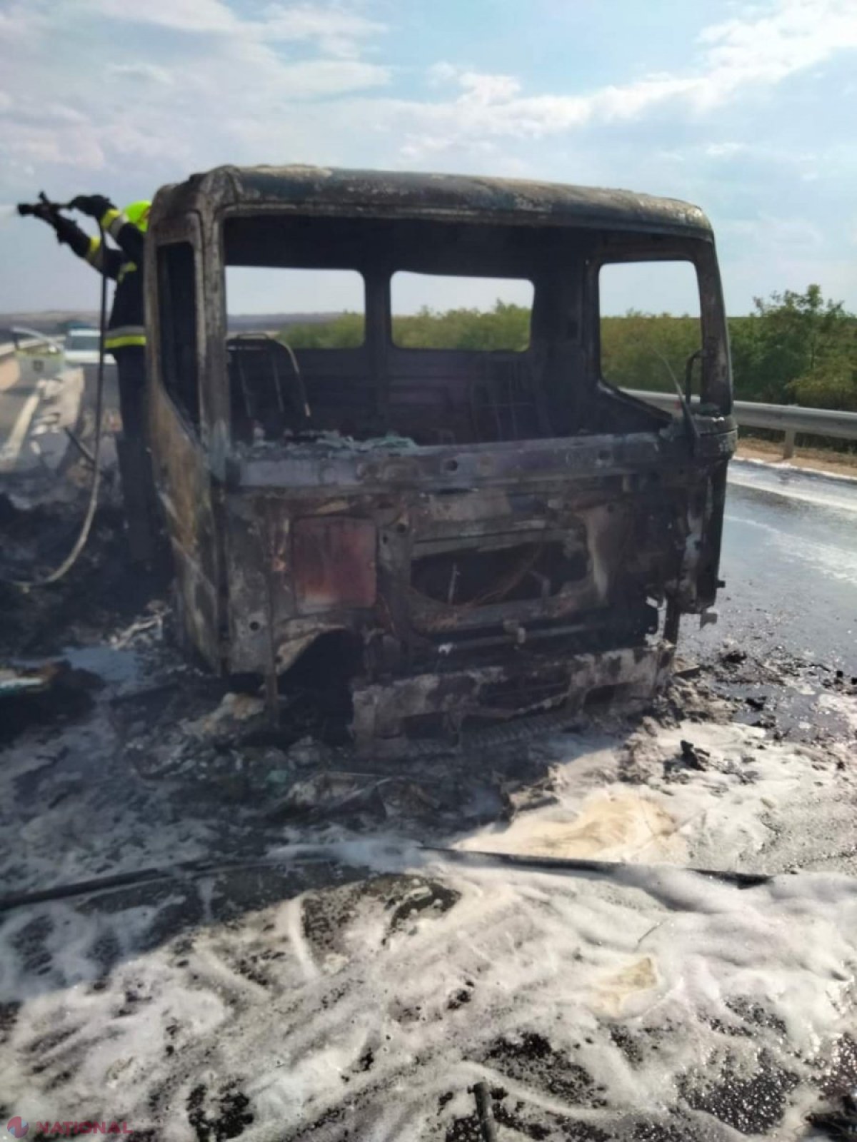 Un camion a luat foc din mers, pe traseul spre Comrat