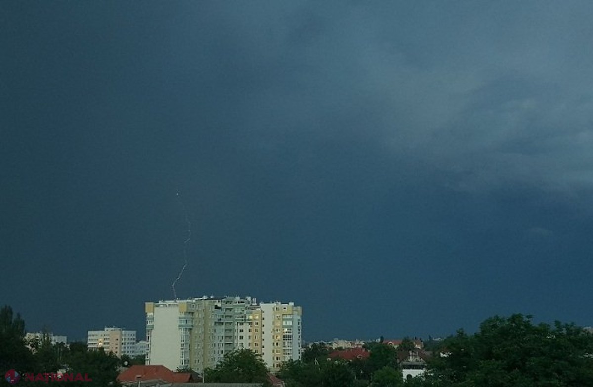 Ploile din ultimele zile au deteriorat drumuri, au înnămolit grădini și au inundat gospodării: Meteorologii au emis un nou COD galben de precipitații puternice, cu GRINDINĂ și VIJELIE, iar ploi vor cădea în fiecare zi din săptămâna viitoare 