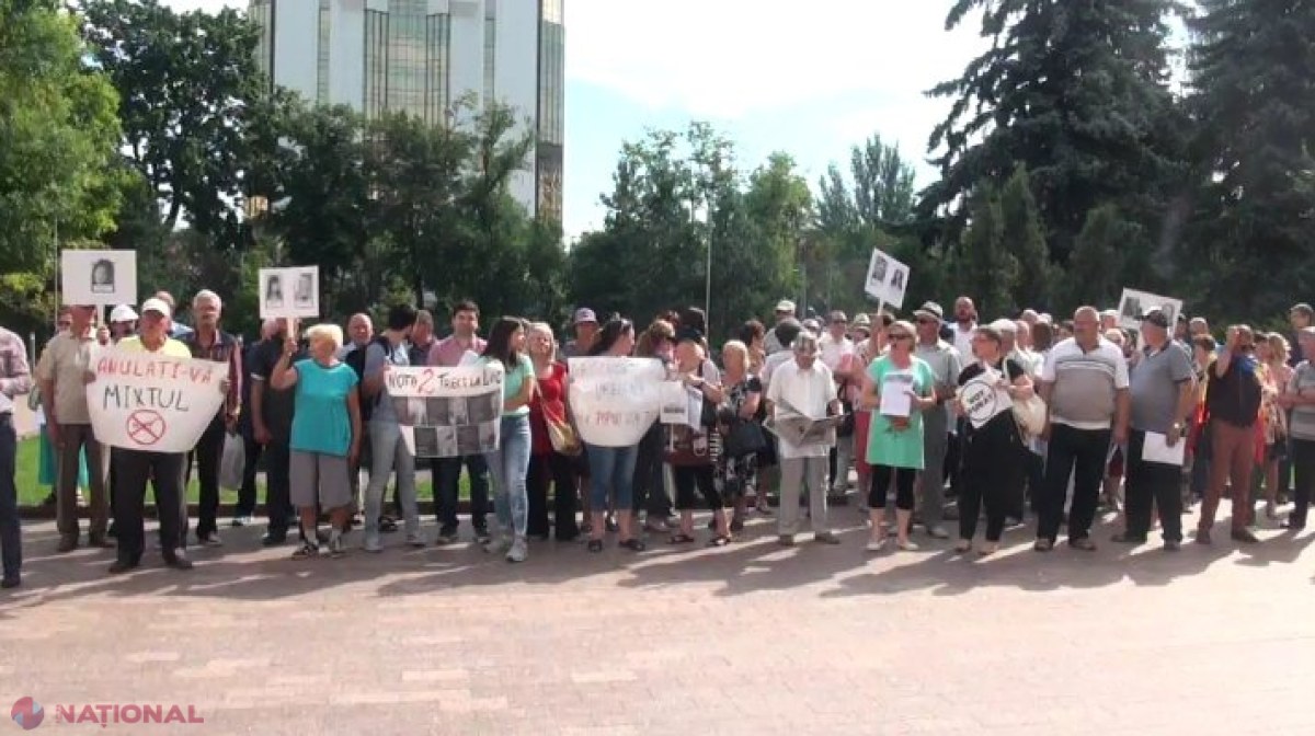 VIDEO // Mișcarea de Rezistență Națională protestează ACUM în fața Parlamentului: „Vrem votul înapoi!”