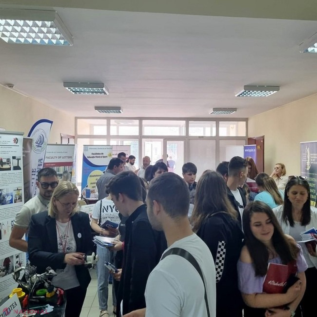 „Open Gates – Open Minds”: Universitatea din Galaţi a „adus” la Chișinău 300 de oferte pentru absolvenții de liceu din R. Moldova 