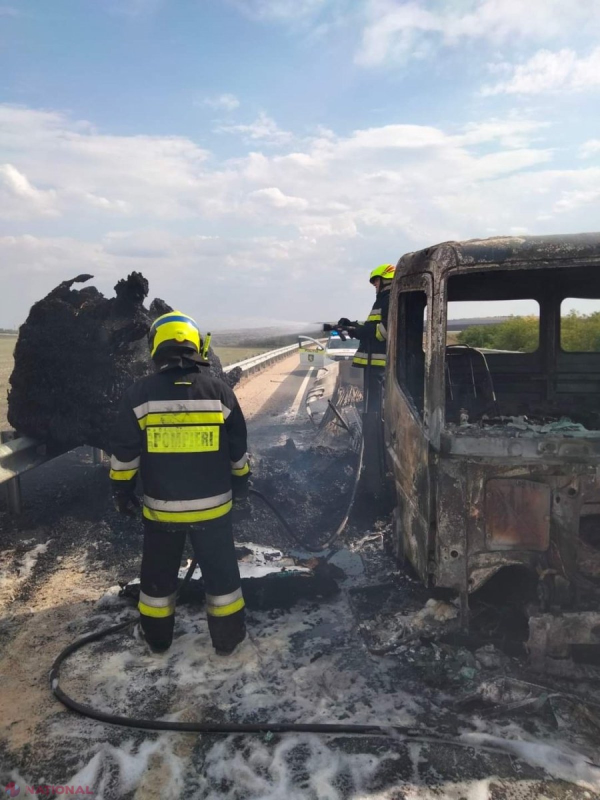 Un camion a luat foc din mers, pe traseul spre Comrat