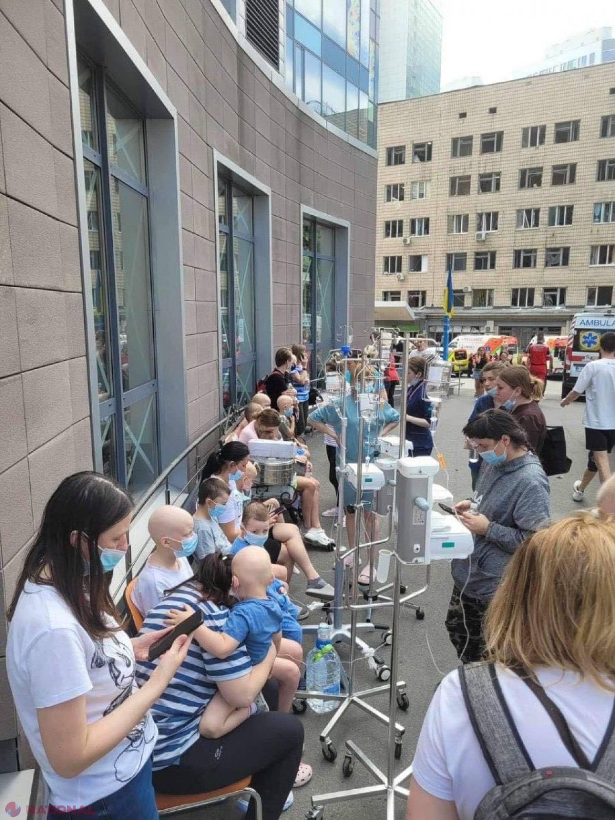 VIDEO, FOTO // Momentul în care RACHETA lui Putin face una cu pământul un SPITAL pentru copii din Kiev. Unii micuți bolnavi de cancer nu au avut nicio șansă: „Există oameni sub dărâmături şi numărul exact al victimelor este în prezent necunoscut”