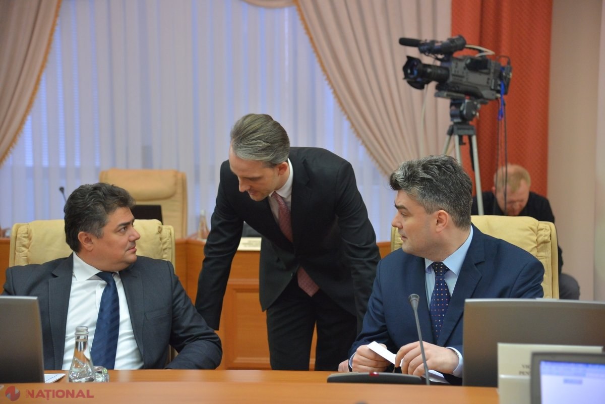 DOC // Premierul Filip a RENUNȚAT la doi consilieri, foști VICEPREMIERI în cabinetul său. Aceștia au fost ELIBERAȚI din funcție