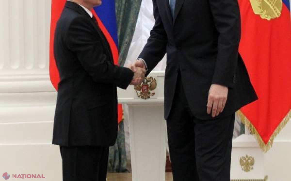 FOTO // Putin pare un PITIC pe lângă el