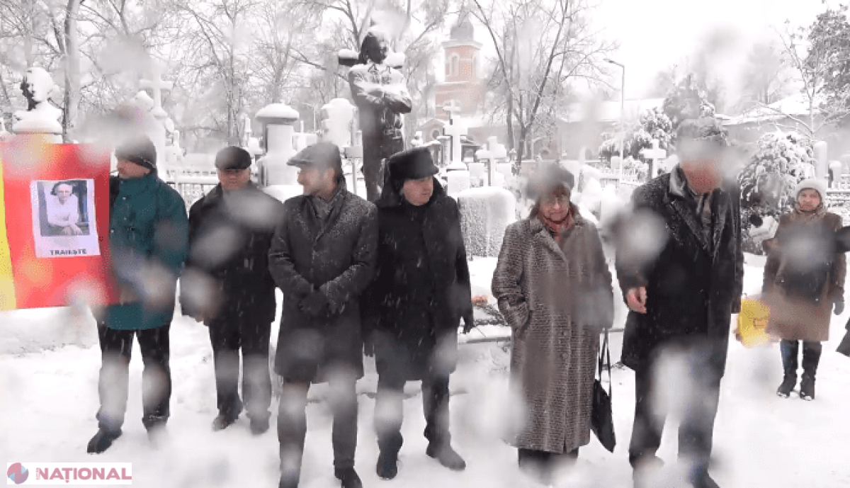 VIDEO, FOTO // Grigore Vieru, omagiat la Chișinău: Flori la mormânt, poezii la bustul de pe Aleea Clasicilor