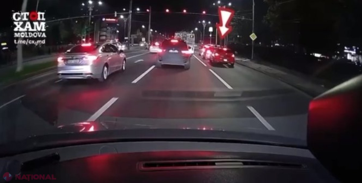VIDEO // PERICOL: Momentul în care un șofer schimbă de cinci ori banda de circulație pe bd. Dacia din Chișinău, într-un timp foarte scurt, printre numeroase mașini. Poliția l-a identificat, iar tânărul riscă arest și ridicarea permisului de conducere