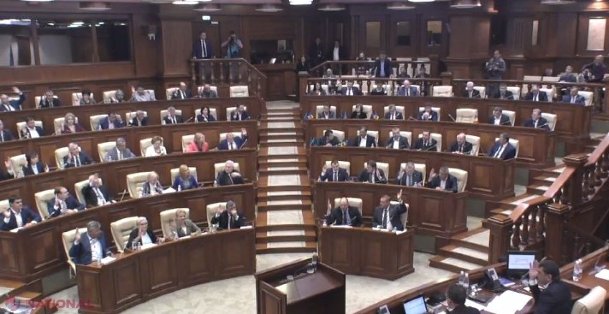 Liberalii și liberal-democrații au părăsit ședința Parlamentului în momentul când s-a pus la vot introducerea sintagmei „integrare europeană” în Constituție pentru lectura a doua: „Este un show”