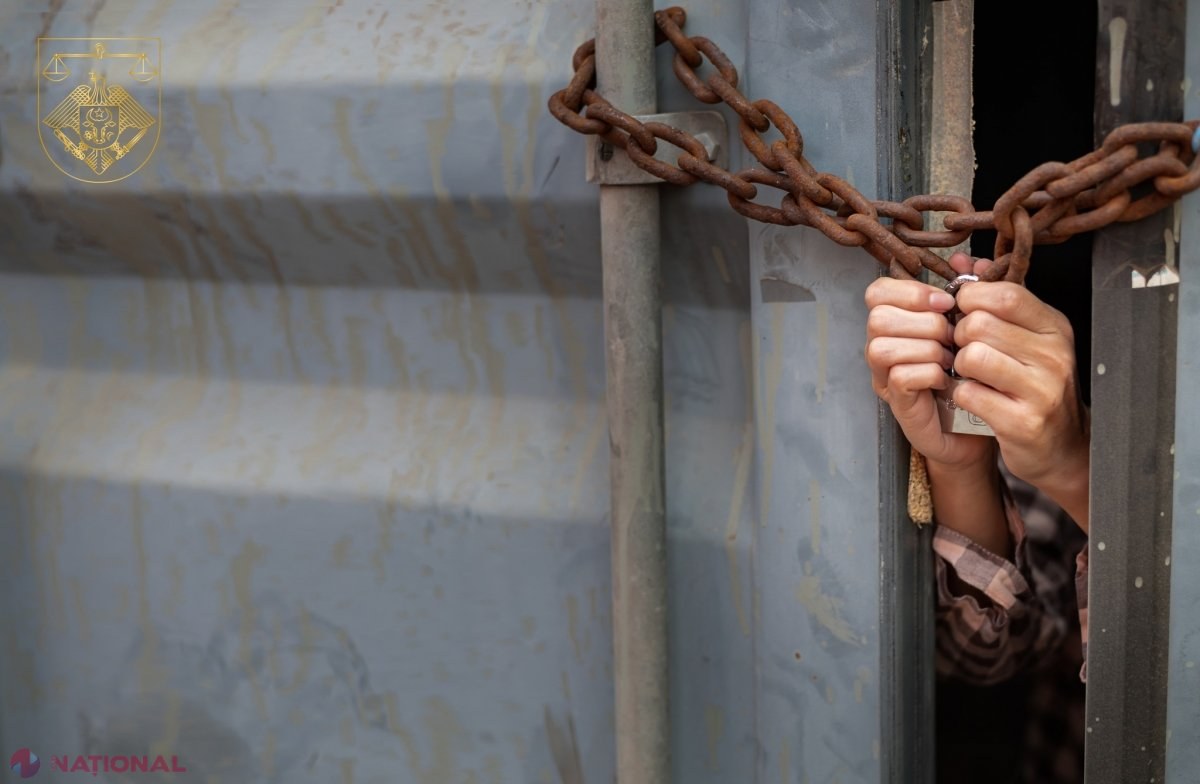 Autoproclamatul „apostol Mihail” din R. Moldova, care a exploatat o familie mai bine de un deceniu, condamnat la detenție pe viață. Bărbatul de 68 de ani a abuzat sexual două minore, iar ulterior le închidea într-un cuptor să le arate „cum e Iadul”
