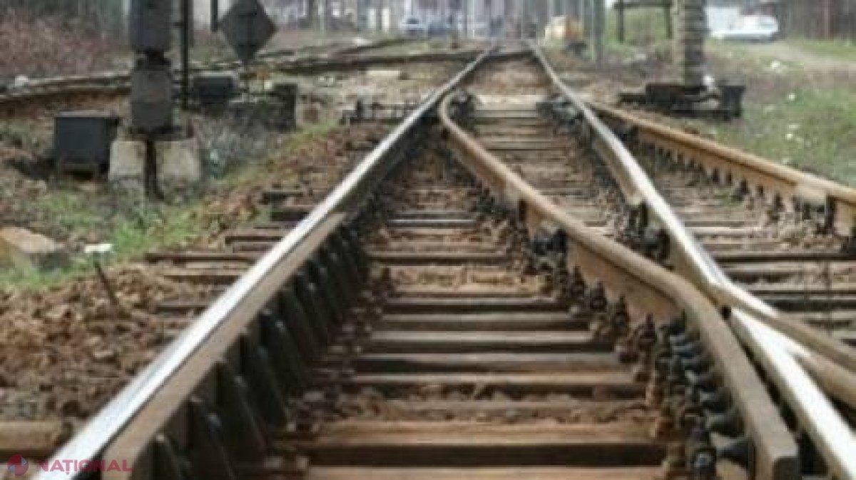 O femeie din capitală a fost LOVITĂ de o LOCOMOTIVĂ