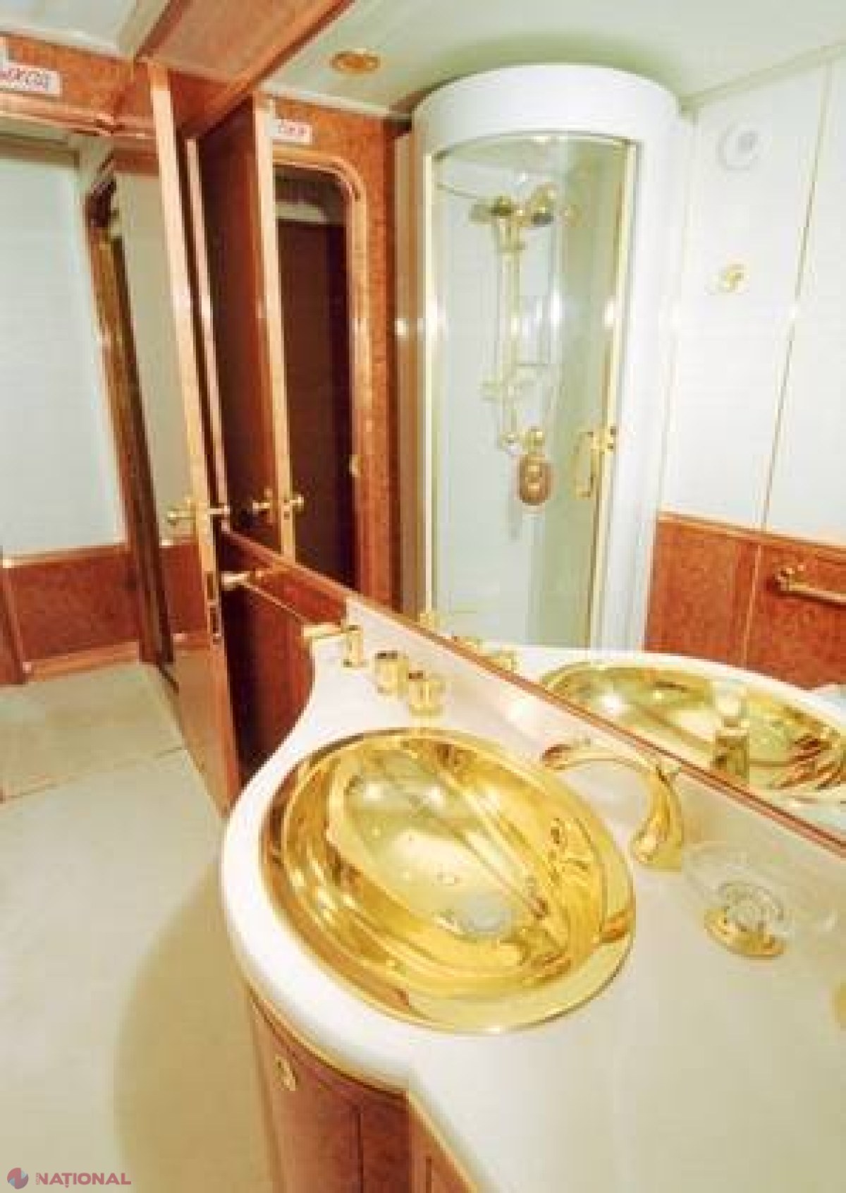 (Galerie Foto) Rămâi ÎNMĂRMURIT! LUXUL în care trăiește Vladimir Putin