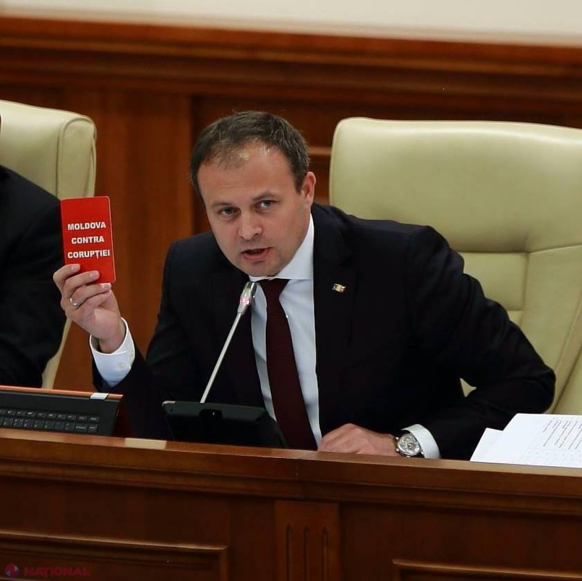 Candu s-a DEZLĂNȚUIT la adresa lui Gofman, care a spus că cel care a coordonat jaful bancar este din anturajul lui Plahotniuc: „Are probleme”