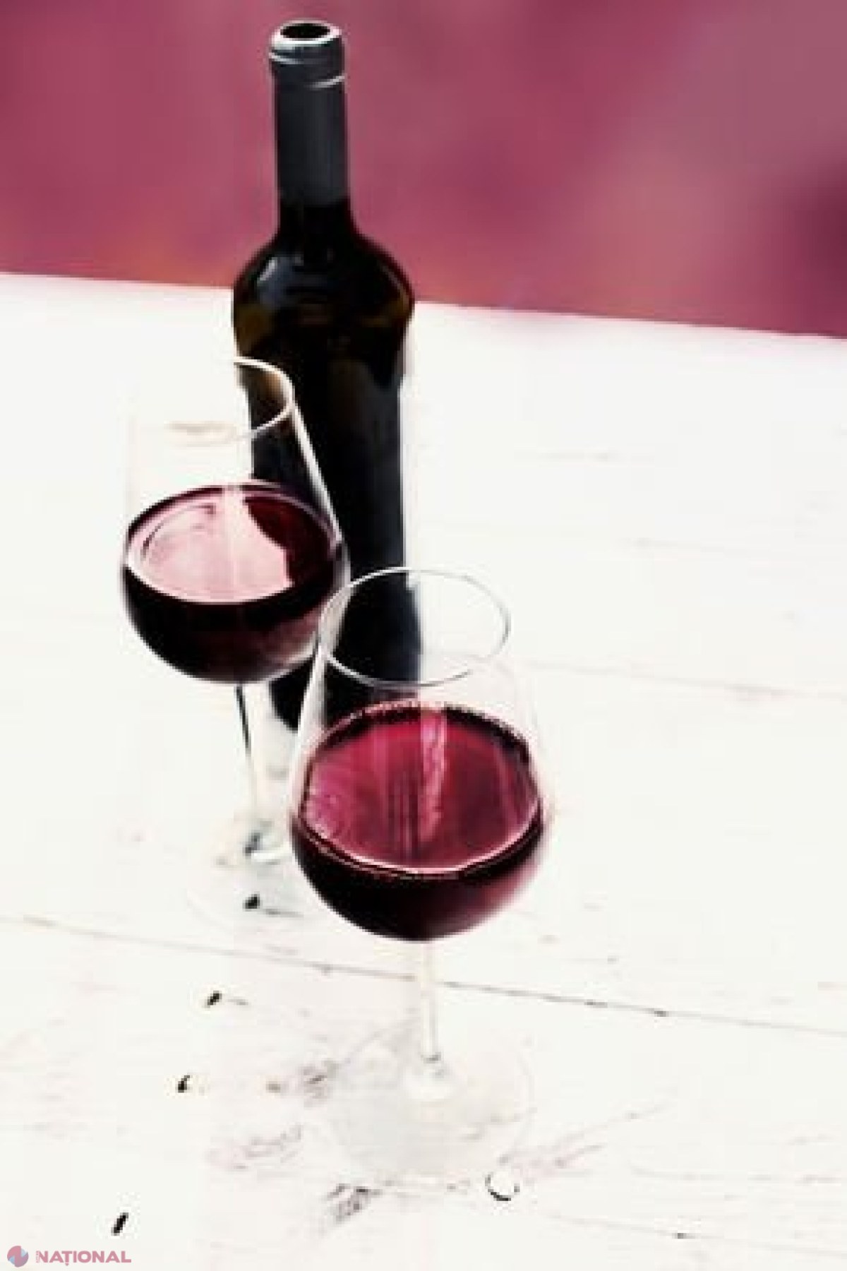 STUDIU // Două pahare de vin roşu te scapă de kilogramele în plus