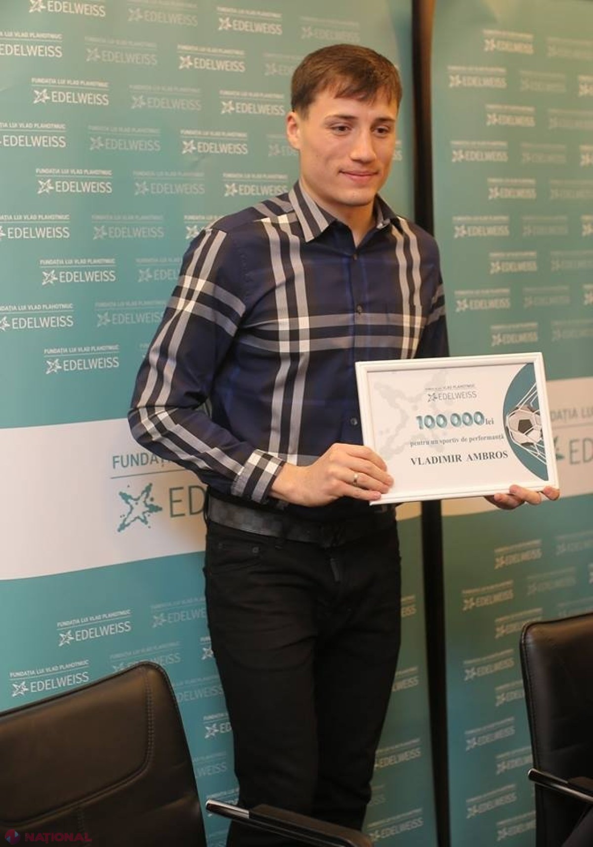 FOTO // Atacantul Vlad Ambros a primit BANII promiși de Vlad Plahotniuc. De ce sumă este vorba și ce va face cu ea