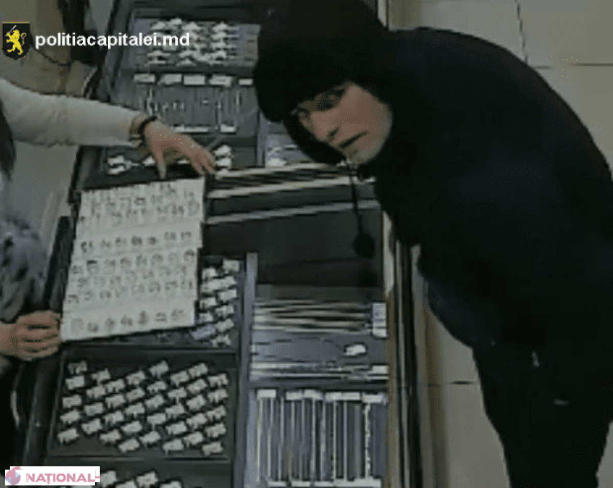 Poliția l-a IDENTIFICAT: Ce a făcut tânărul cu bijuteriile din aur furate dintr-un magazin din centrul Chișinăului