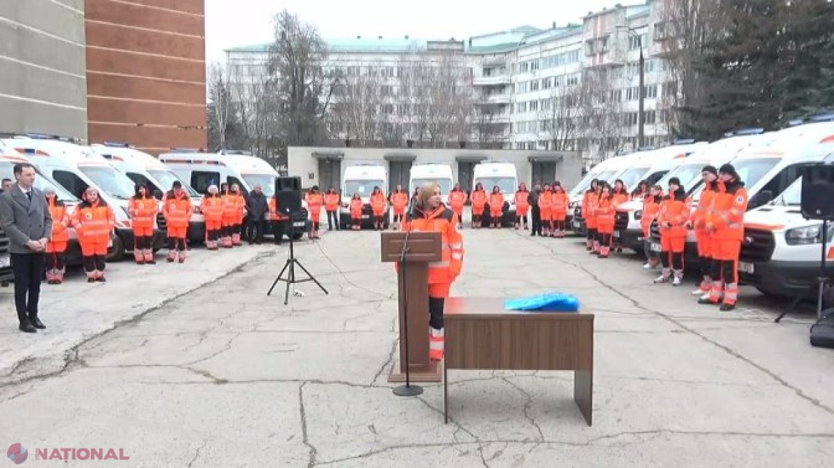 VIDEO // 24 de AMBULANȚE noi, distribuite în teritoriu: Majoritatea sunt dotate cu echipamente de terapie intensivă mobilă