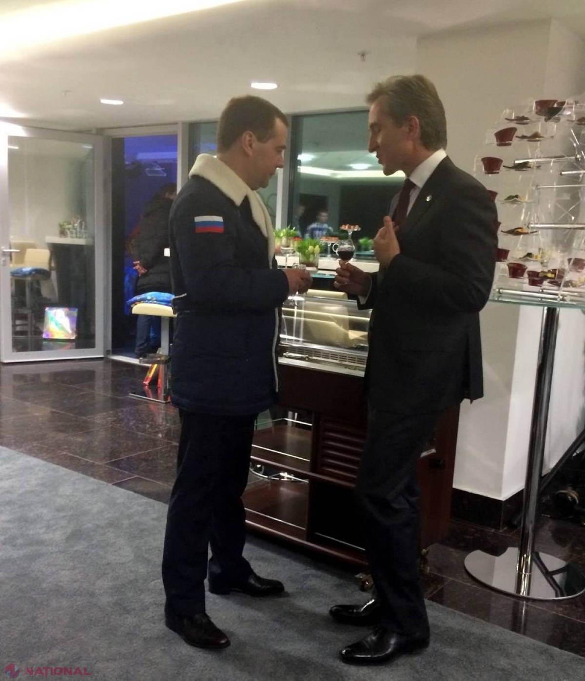 FOTO // Putin și Medvedev privesc de jos în sus la Iurie Leancă