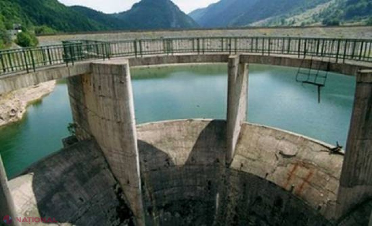 Zeci de mii de români, în pericol. O mare parte a unui oraş din România ar putea fi măturată de ape