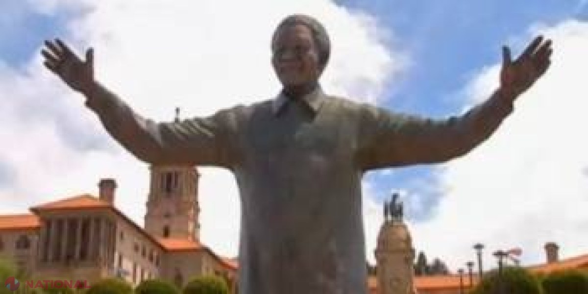 Cea mai mare statuie a lui Nelson Mandela, ridicată în fața Președinției sud-africane